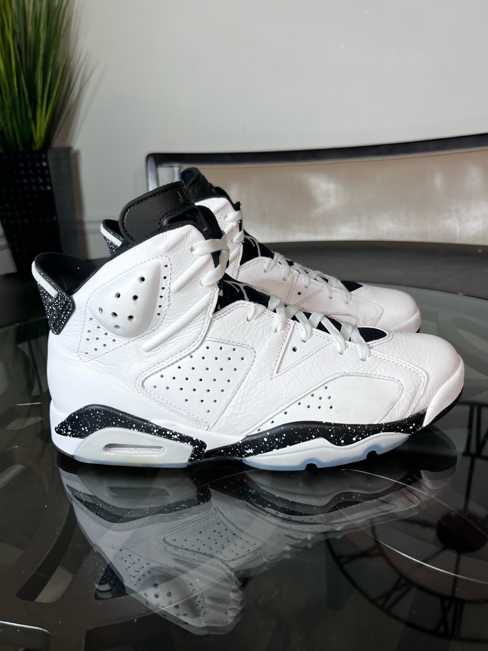 Nike Air Jordan 6 Retro
Reverse Oreo Men's Sz 11